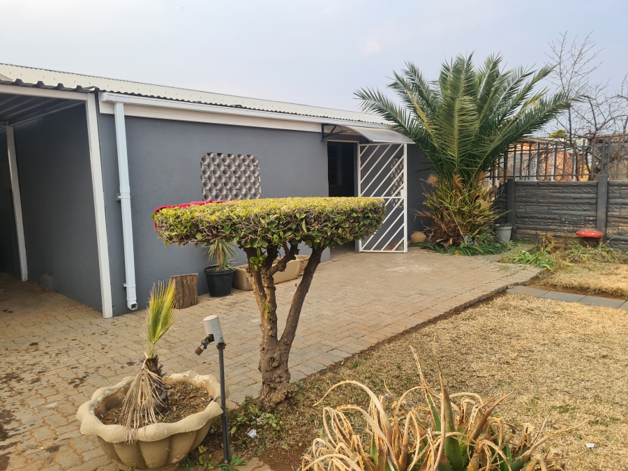 2 Bedroom Property for Sale in Roodepan Northern Cape